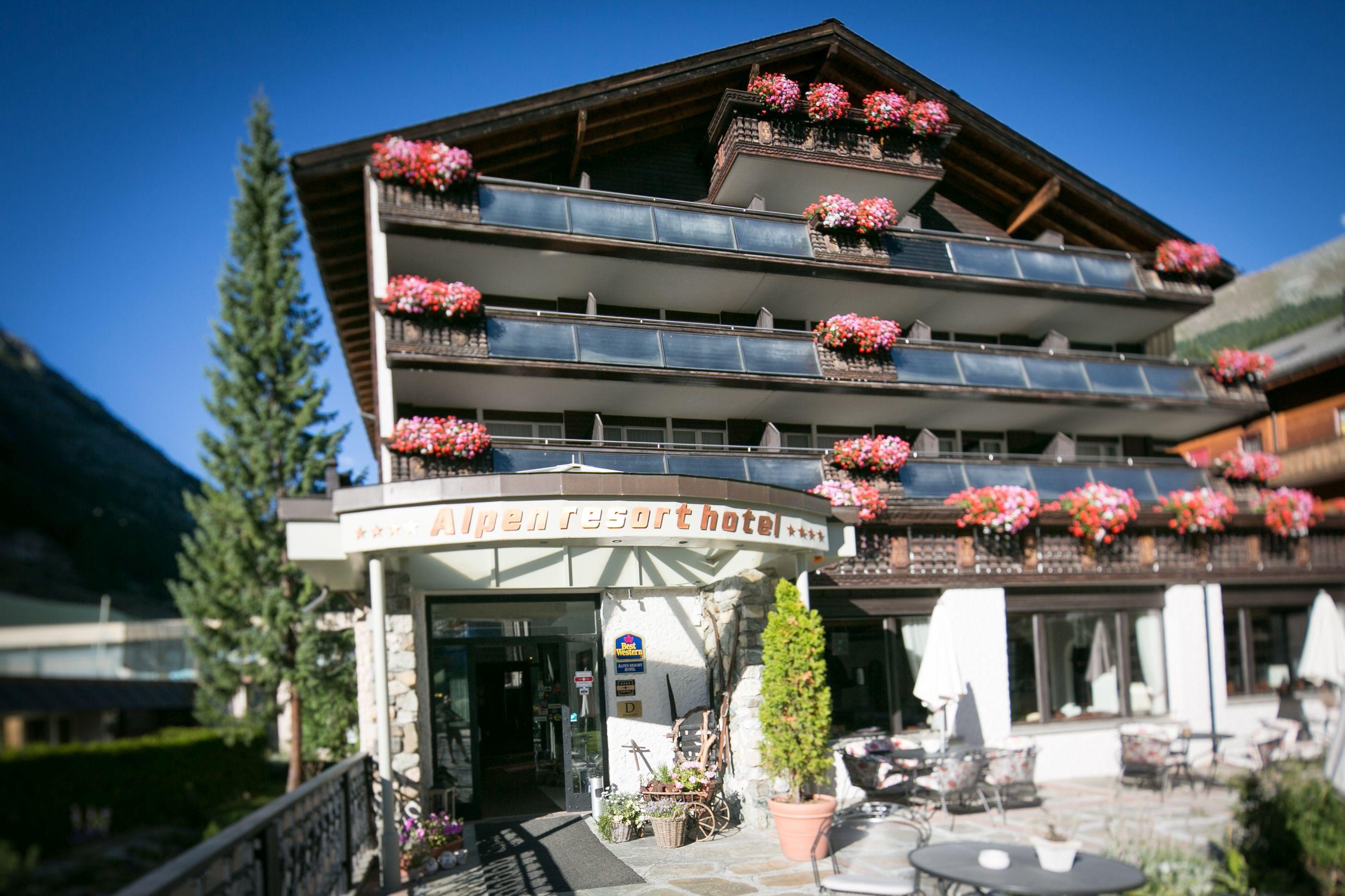 Alpen Resort & Spa Zermatt Bagian luar foto